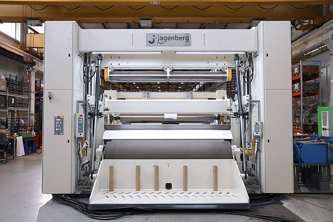 Jagenberg_Paper_Neumaschine_Rollenschneider_3_bearbeitet.jpg