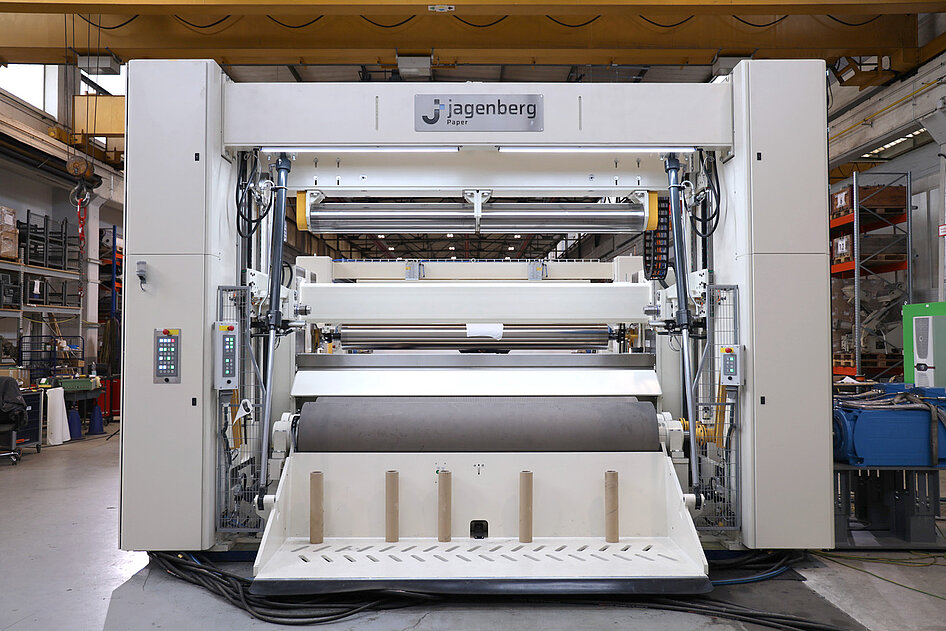 Jagenberg_Paper_Neumaschine_Rollenschneider_3_bearbeitet.jpg