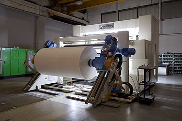 [Translate to German:] Jagenberg Paper Neumaschine Rollenschneider