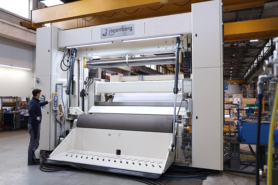 Jagenberg_Paper_Neumaschine_Rollenschneider_5_bearbeitet.jpg